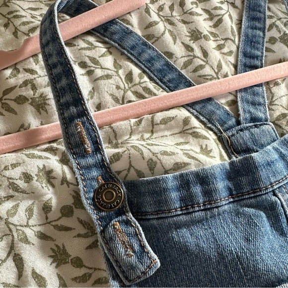 Cat & Jack Girls M 7/8 Jean Overalls Distressed Splattered Paint Denim Overalls - Picture 10 of 11